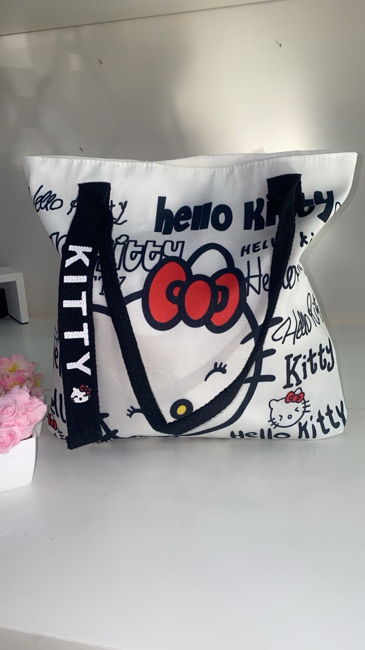 Hello Kitty Large Tote Bag – Starry Design, Zipper Closure