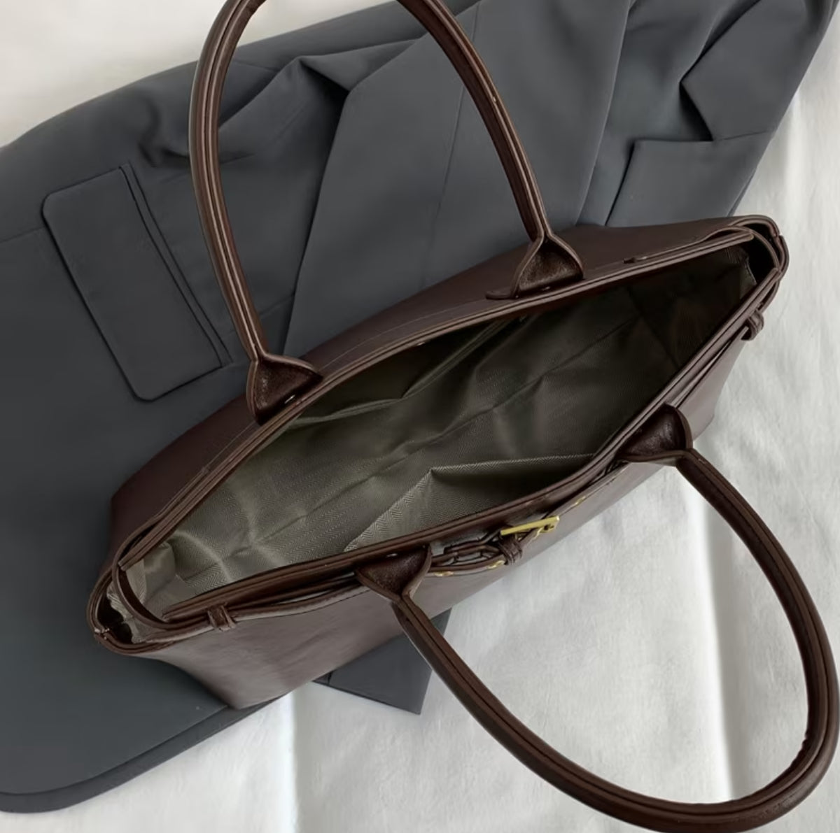 Stylish and Versatile Large-Capacity Polyester Tote Bag for Shoulder or Hand Carry