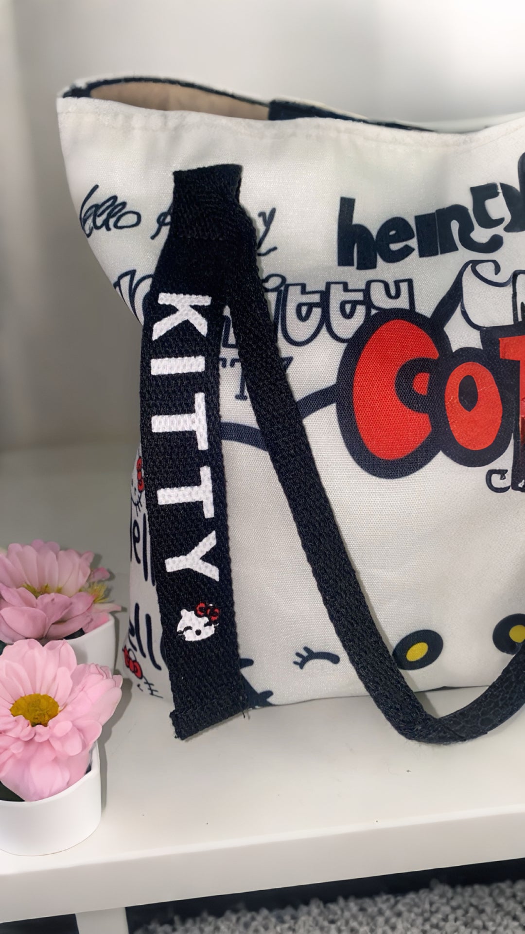 Hello Kitty Large Tote Bag – Starry Design, Zipper Closure