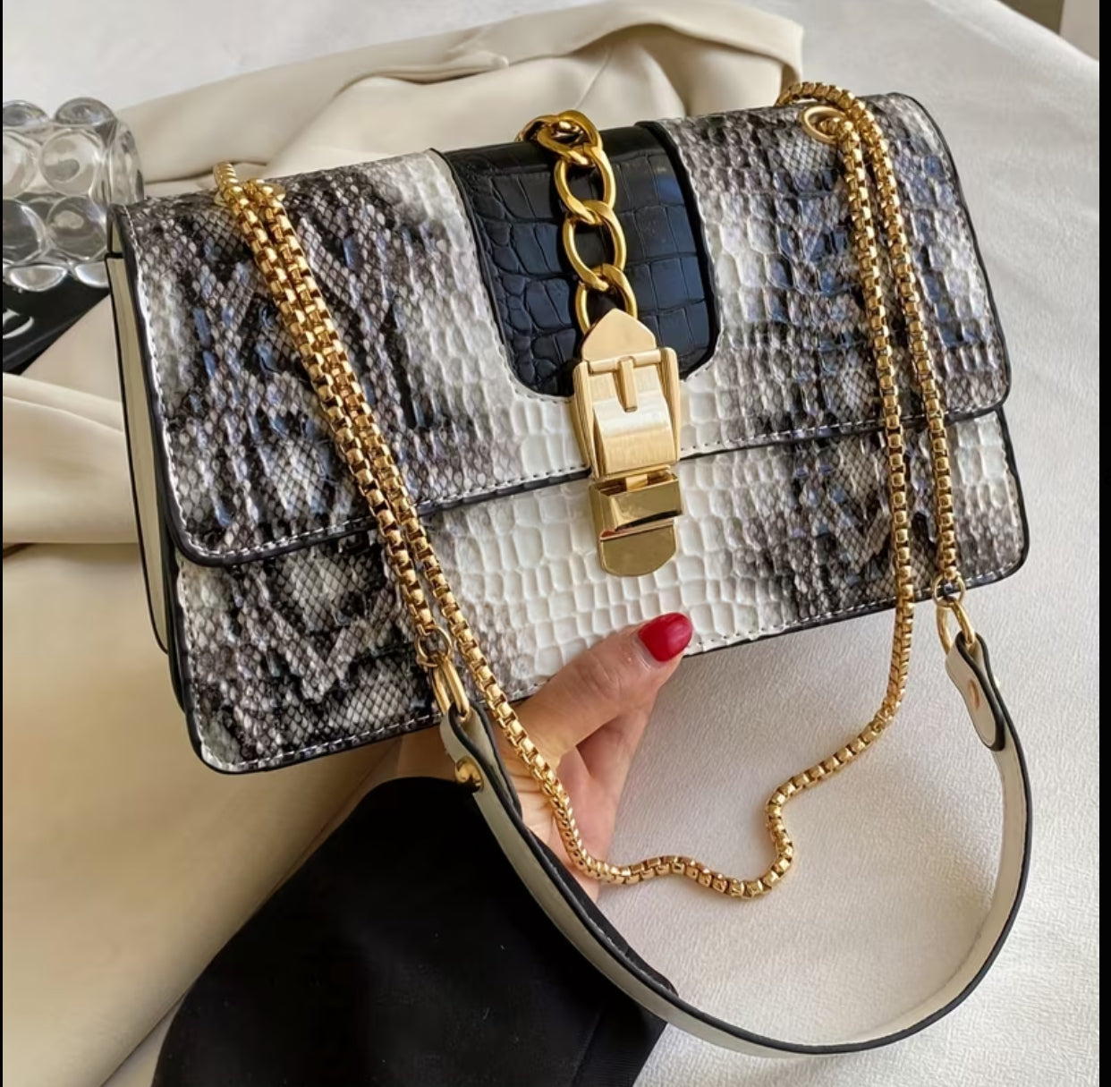 Women's Vintage Snake Print Shoulder Bag.