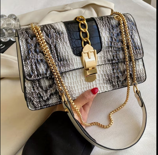Women's Vintage Snake Print Shoulder Bag.